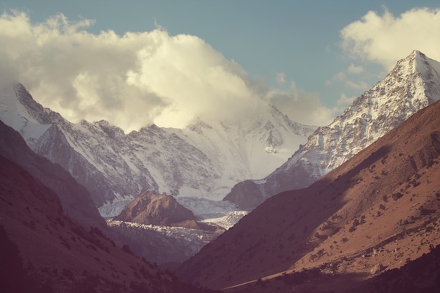 Bela montanha alta em Pamir