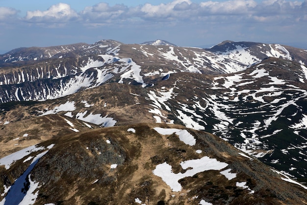 Bela montanha de neve ampla cordilheira