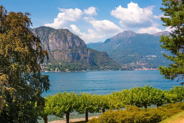 Bela natureza do lago Como Itália no famoso destino turístico de verão