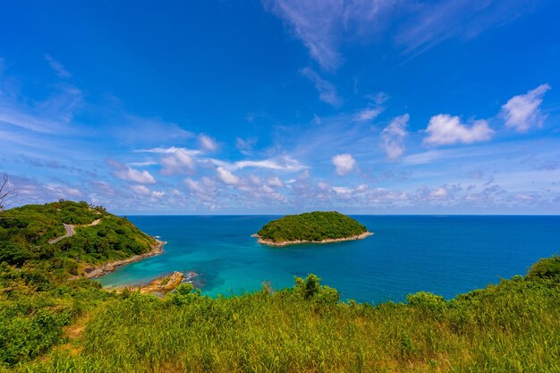 Bela paisagem à beira-mar na ilha de Phuket, na Tailândia