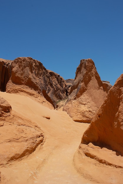 Bela paisagem com areias coloridas