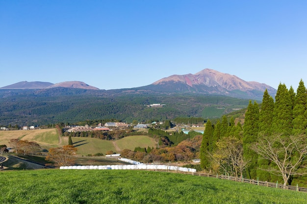 Bela paisagem com o Monte Kirishima