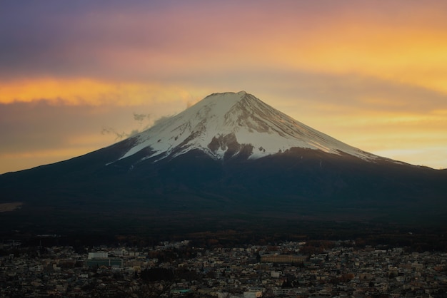 Bela paisagem da montanha fuji, japão