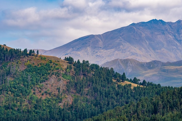 Bela paisagem da região montanhosa da Geórgia, Tusheti. Viajar por