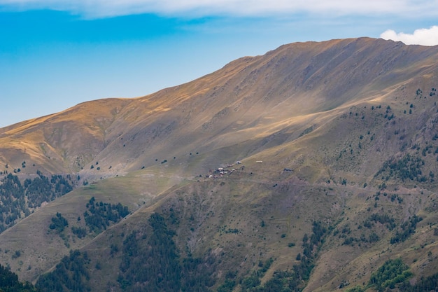 Bela paisagem da região montanhosa da Geórgia, Tusheti. Viajar por