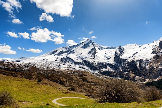 Bela paisagem das montanhas dos Pirenéus