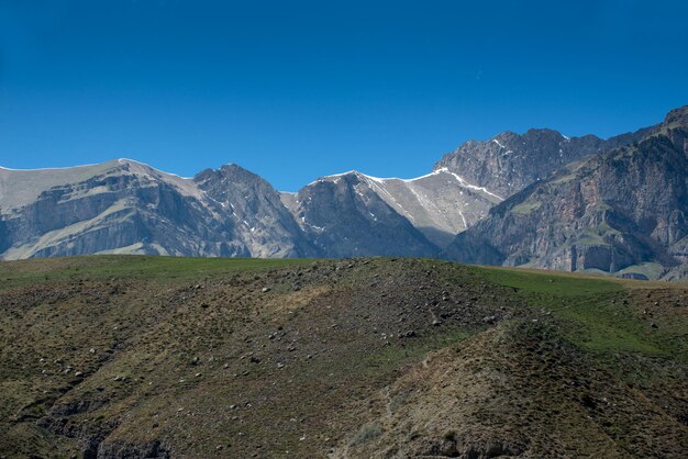 Bela paisagem de altas montanhas na Geórgia