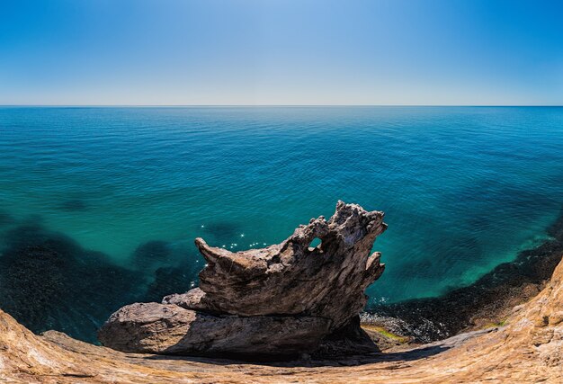 Foto bela paisagem de mar azul