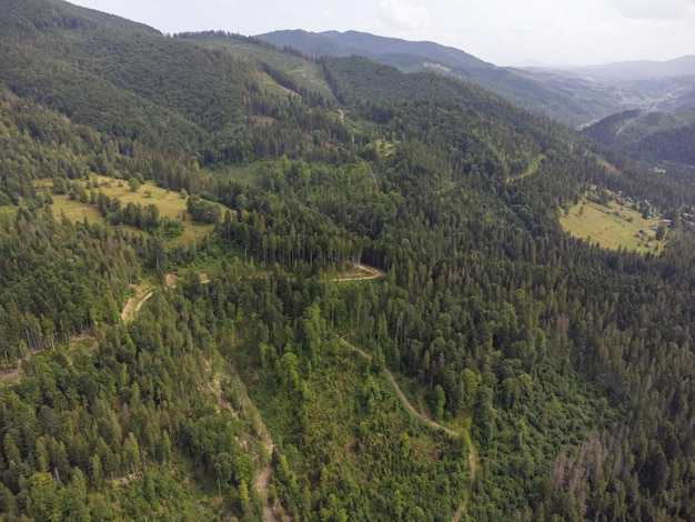 Bela paisagem de montanhas. Foto aérea