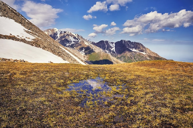 Bela paisagem de montanhas