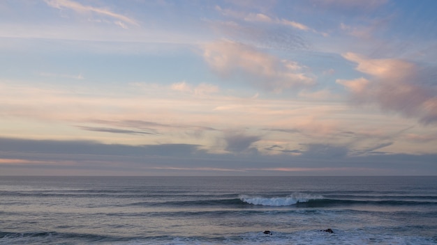 Bela paisagem de nuvens e mar