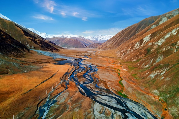 Bela paisagem de vale montanhoso