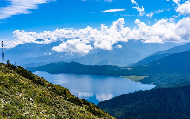 Bela paisagem do lago Rara em Mugu, Nepal.