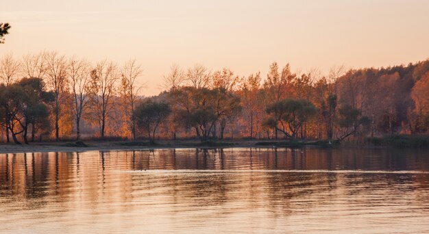 Bela paisagem do lago