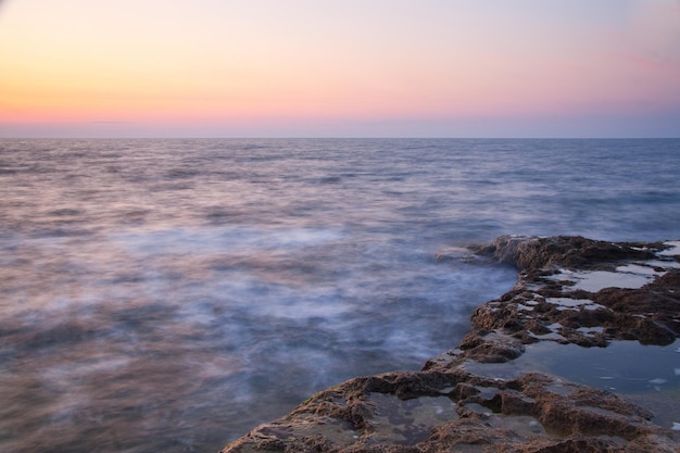 Bela paisagem do mar Rocky West cost da Crimeia Europa Ucrânia