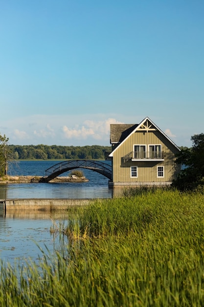 bela paisagem do Parque Nacional das Mil Ilhas, casa no rio, Ontário, Canadá