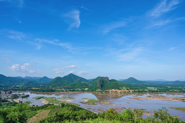 Bela paisagem vista em Phu Lamduan em loei Thailand.Phu Lamduan é uma nova atração turística e ponto de vista do rio Mekong entre a Tailândia e Loas.