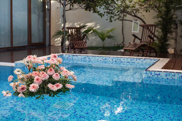 Bela piscina de uma casa