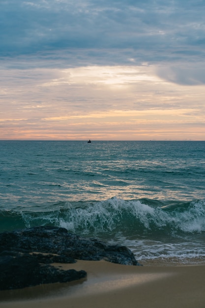 bela praia na ásia