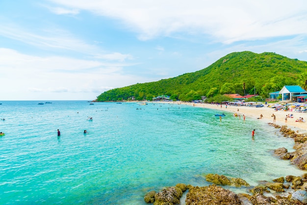 bela praia tropical em Koh Larn em Pattaya