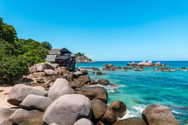 Bela praia tropical na ilha