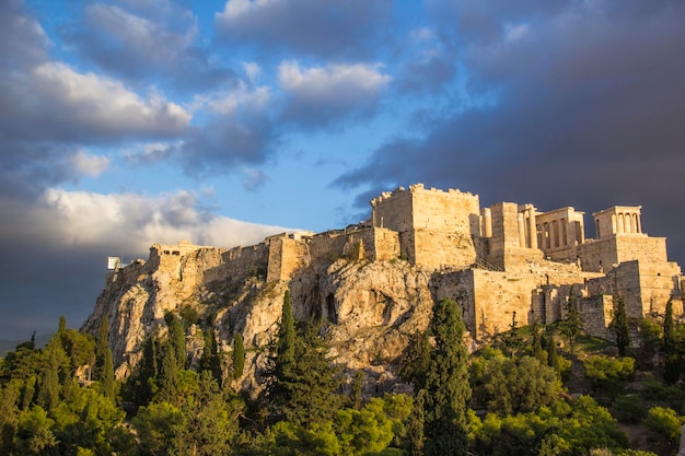 Bela vista da Acrópole e Erechtheion em Atenas, Grécia