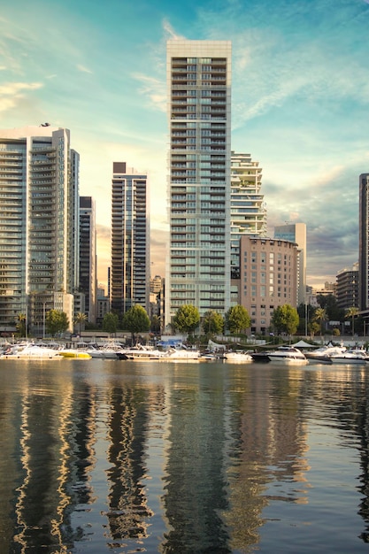 Bela vista da Baía de Zaitunay em Beirute, Líbano