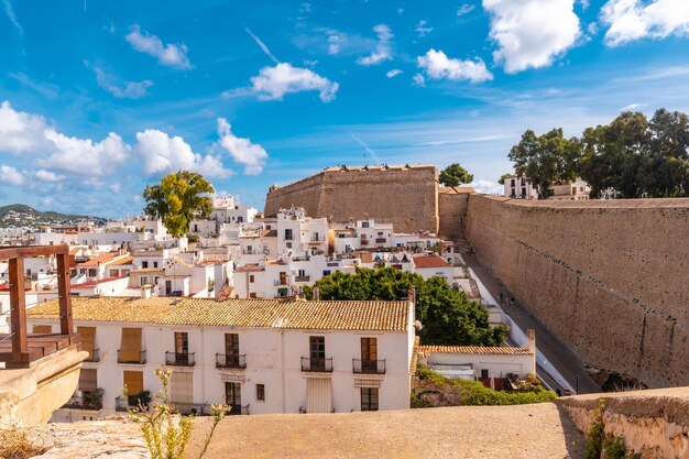 Bela vista da cidade da muralha do castelo da cidade de Ibiza Ilhas Baleares Eivissa