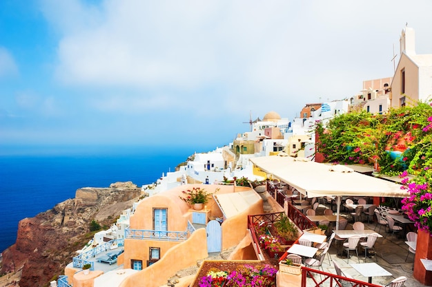 Bela vista da cidade de Oia na ilha de Santorini, Grécia. Destino de viagem famoso