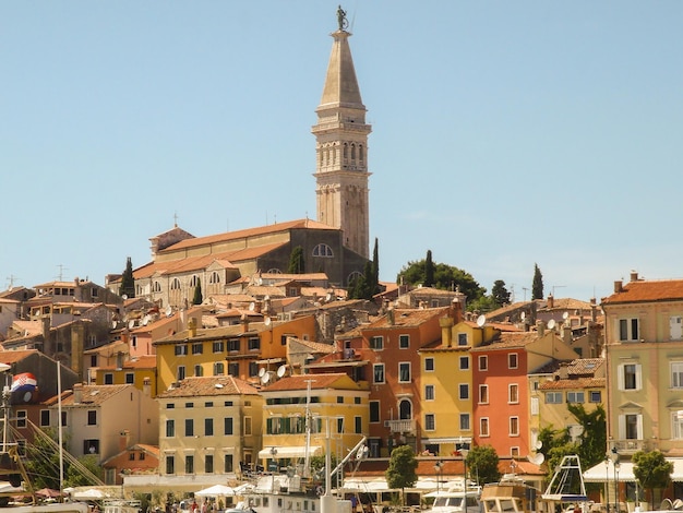 Bela vista da cidade em um dia ensolarado Rovinj Croácia