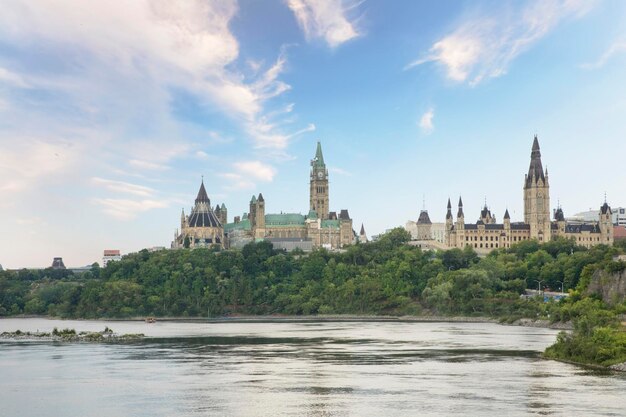 Bela vista da Colina do Parlamento no centro de Ottawa, Canadá