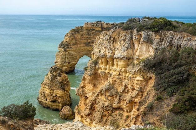 Bela vista da costa portuguesa na região do algarve