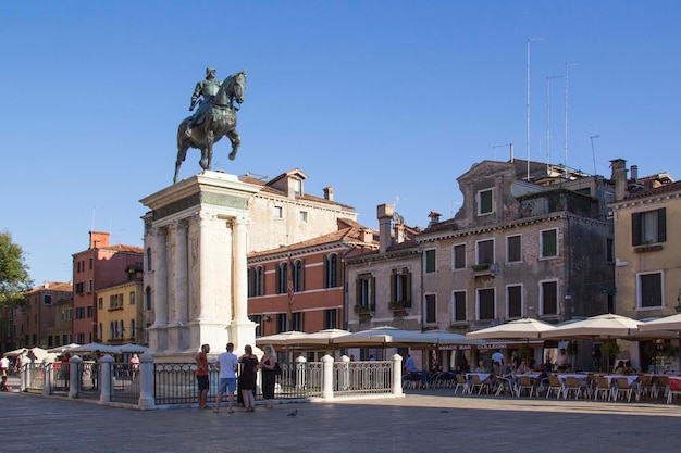 Bela vista da estátua equestre de Bartolomeo Colleoni