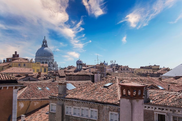 Bela vista da lagoa veneziana e Veneza, Itália