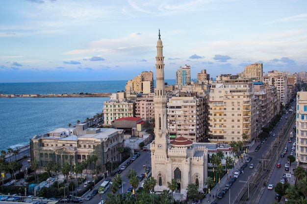 Bela vista da Mesquita Al Qaaed Ibrahim Basha em Alexandria, Egito