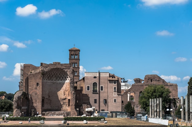 Bela vista da Roma italiana no verão