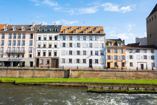 Bela vista da rua do famoso marco de Estrasburgo na França, 28 de outubro de 2022