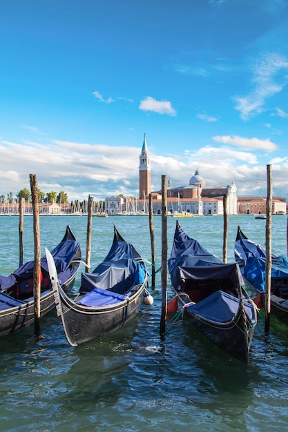 Bela vista das gôndolas e do Grande Canal, Veneza, Itália