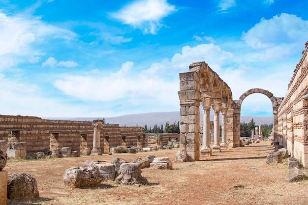 Bela vista das ruínas da antiga cidade de Anjar, Líbano