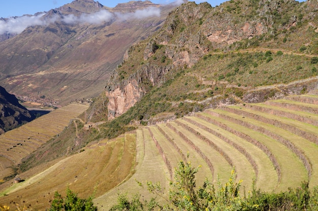 Bela vista das ruínas de Pisac em Cusco