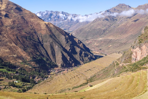 Bela vista das ruínas de Pisac em Cusco