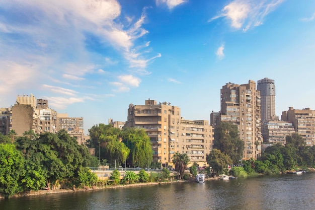 Bela vista do aterro do Nilo no centro do Cairo, Egito