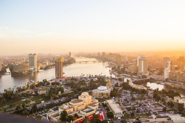 Bela vista do centro do Cairo e do edifício da Ópera da Torre do Cairo, no Cairo, Egito