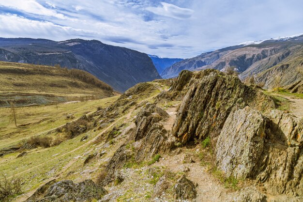 Bela vista do desfiladeiro de Chulyshman localizado na República de Altai, em Russi