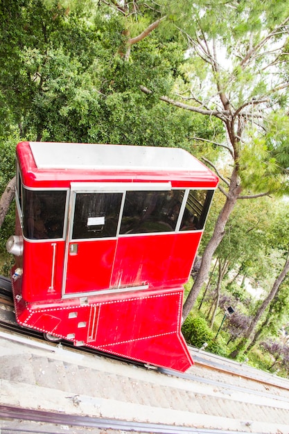 Bela vista do funicular na estância turística de Jounieh do Monte Harisa, Líbano