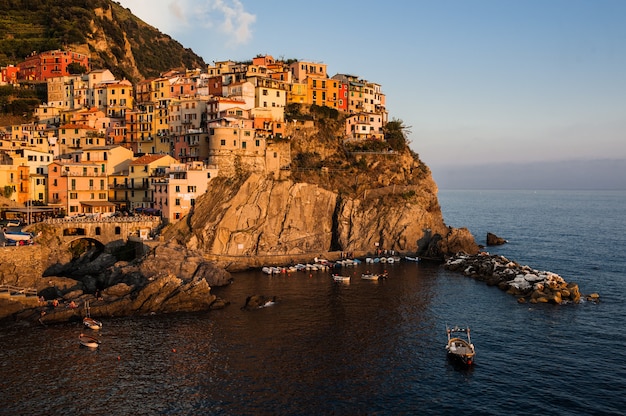 Bela vista do parque cinque terre, itália