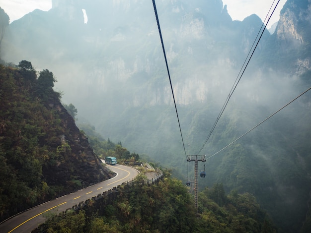 Bela vista do teleférico para a montanha tianmen