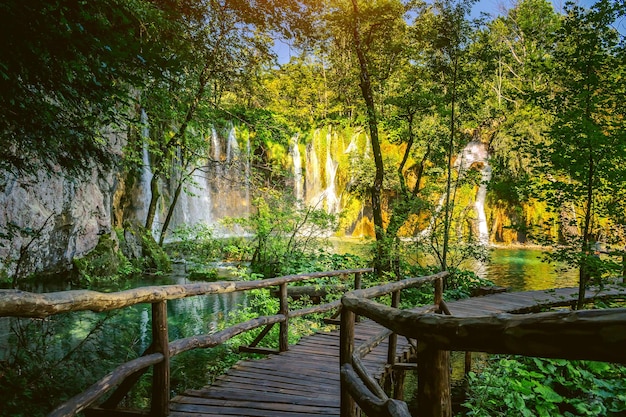 Foto bela vista no parque nacional dos lagos plitvice croácia