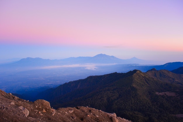 Bela vista no topo da montanha semeru