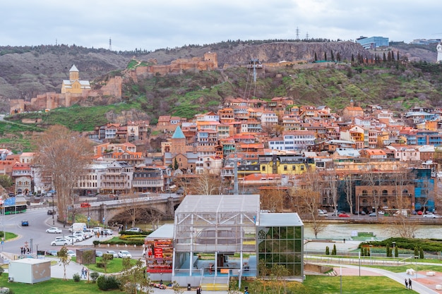 Bela vista panorâmica da velha Tbilisi, viagem